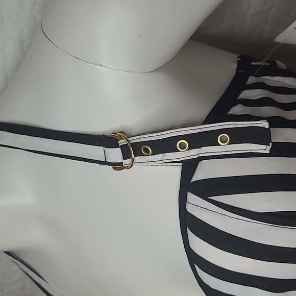 Striped Crop Top - Picture 4 of 12